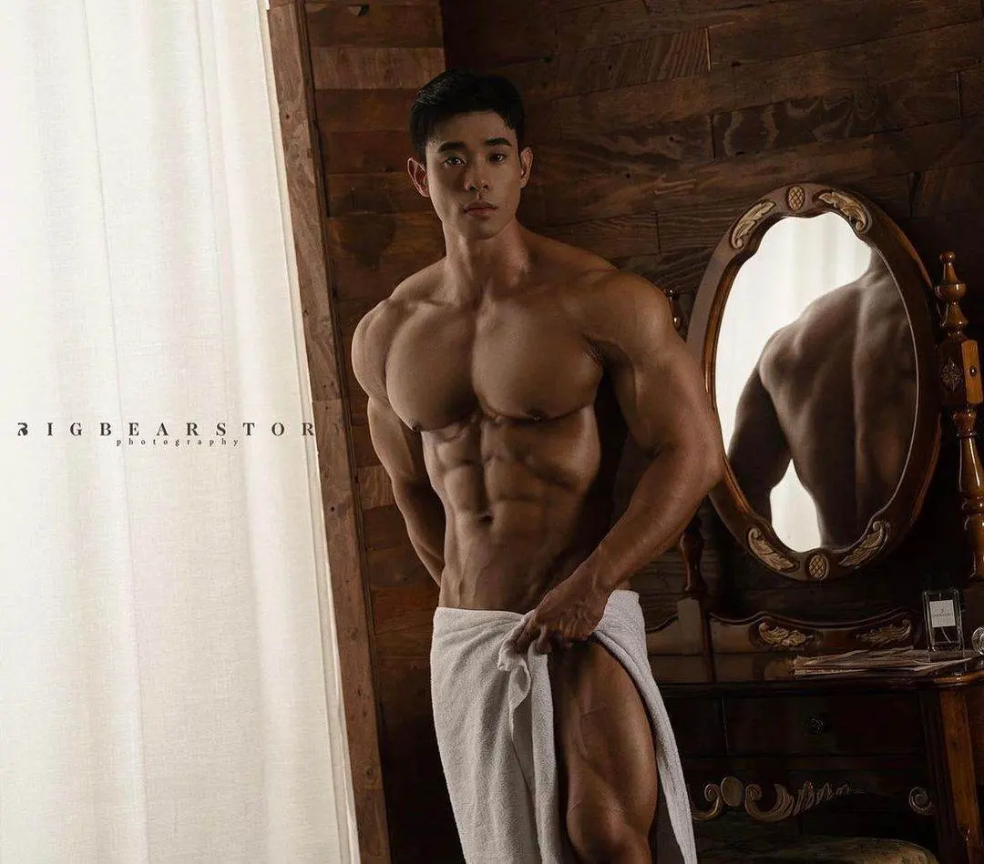ถอดโชว์เรือนร่าง.