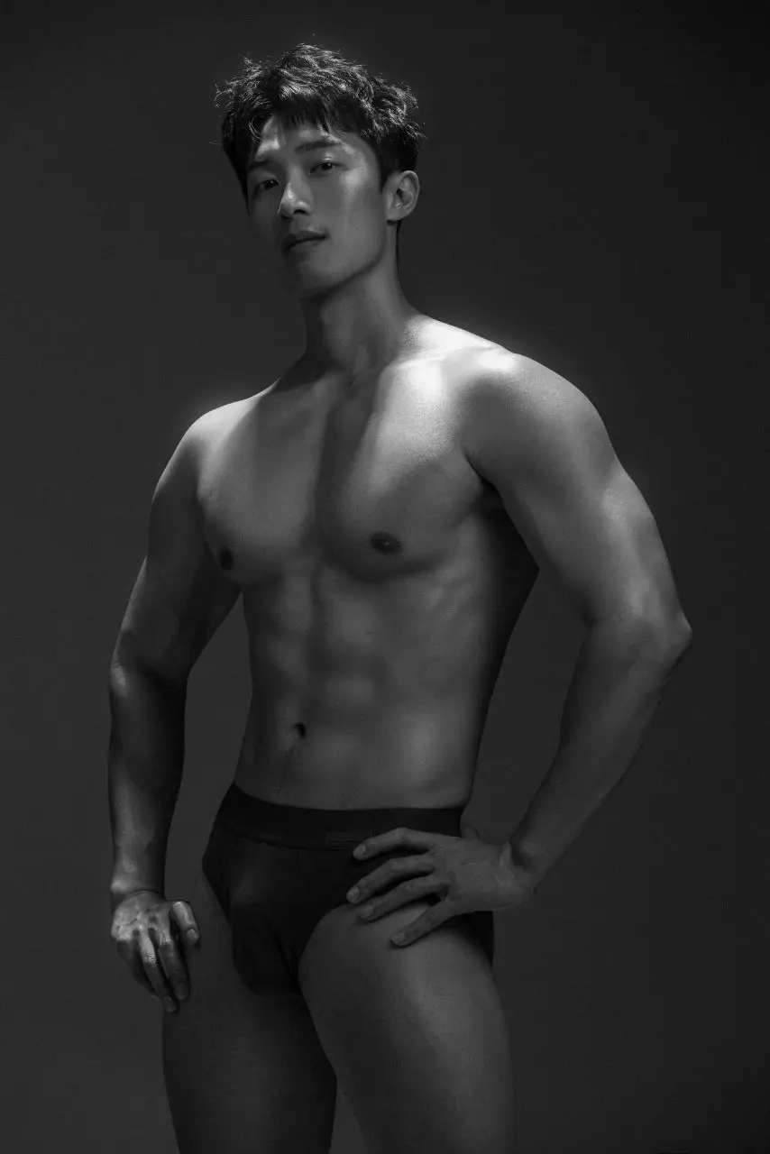 ถอดโชว์เรือนร่าง 007.