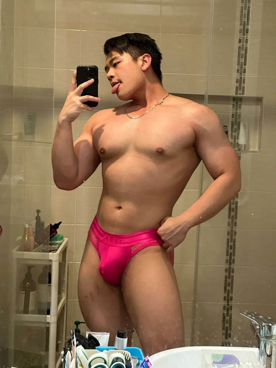 หนุ่มจีนหุ่นหมี.