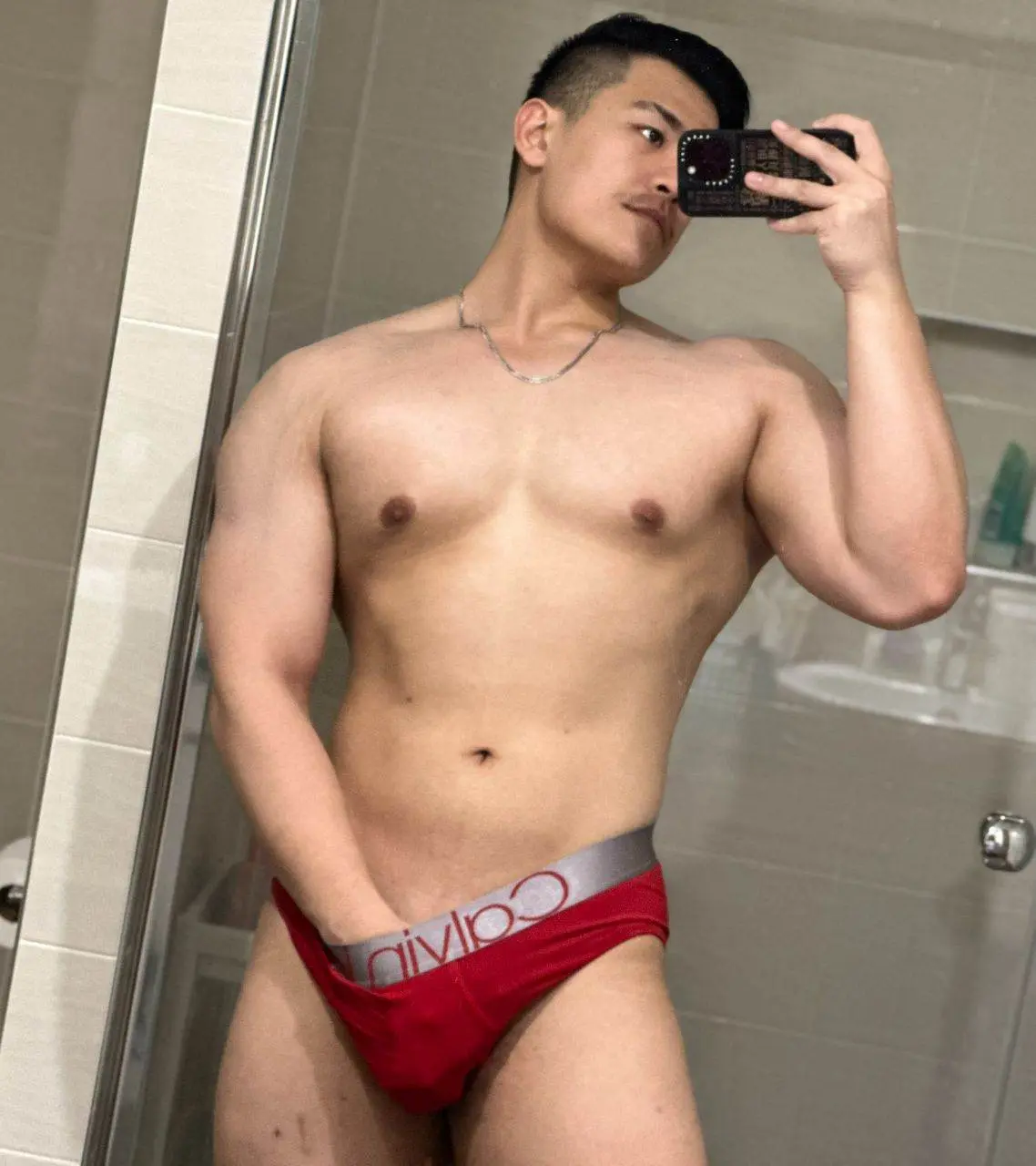หนุ่มจีนหุ่นหมี.