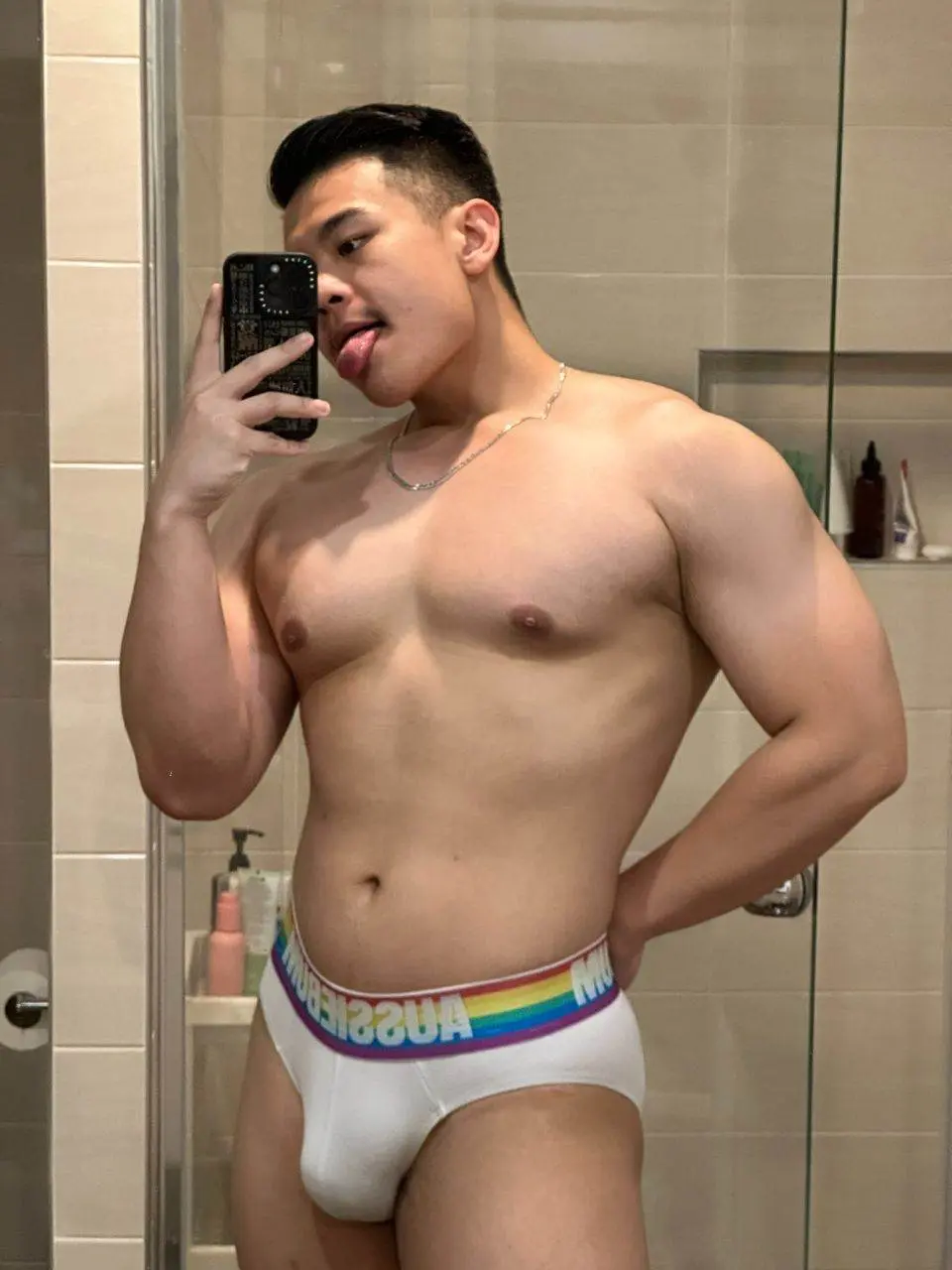 หนุ่มจีนหุ่นหมี.