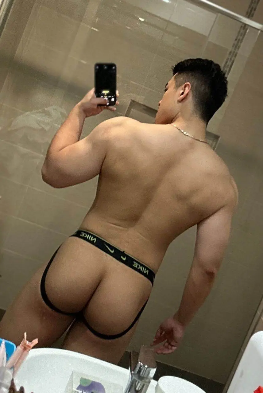 หนุ่มจีนหุ่นหมี.