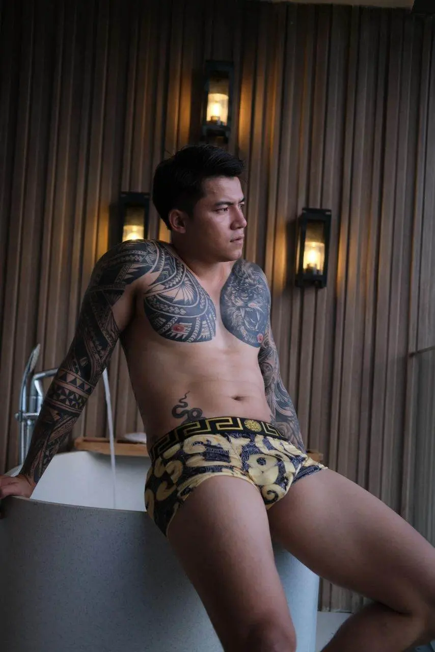 นายแบบไฟแรง.