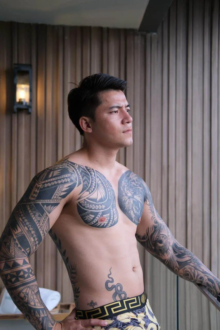 นายแบบไฟแรง.