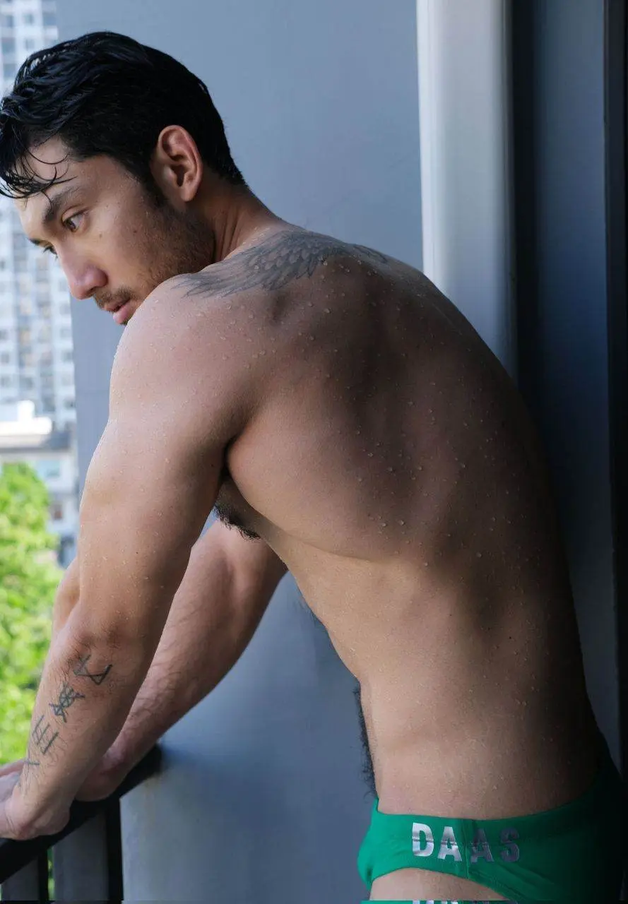 นายแบบไฟแรง.