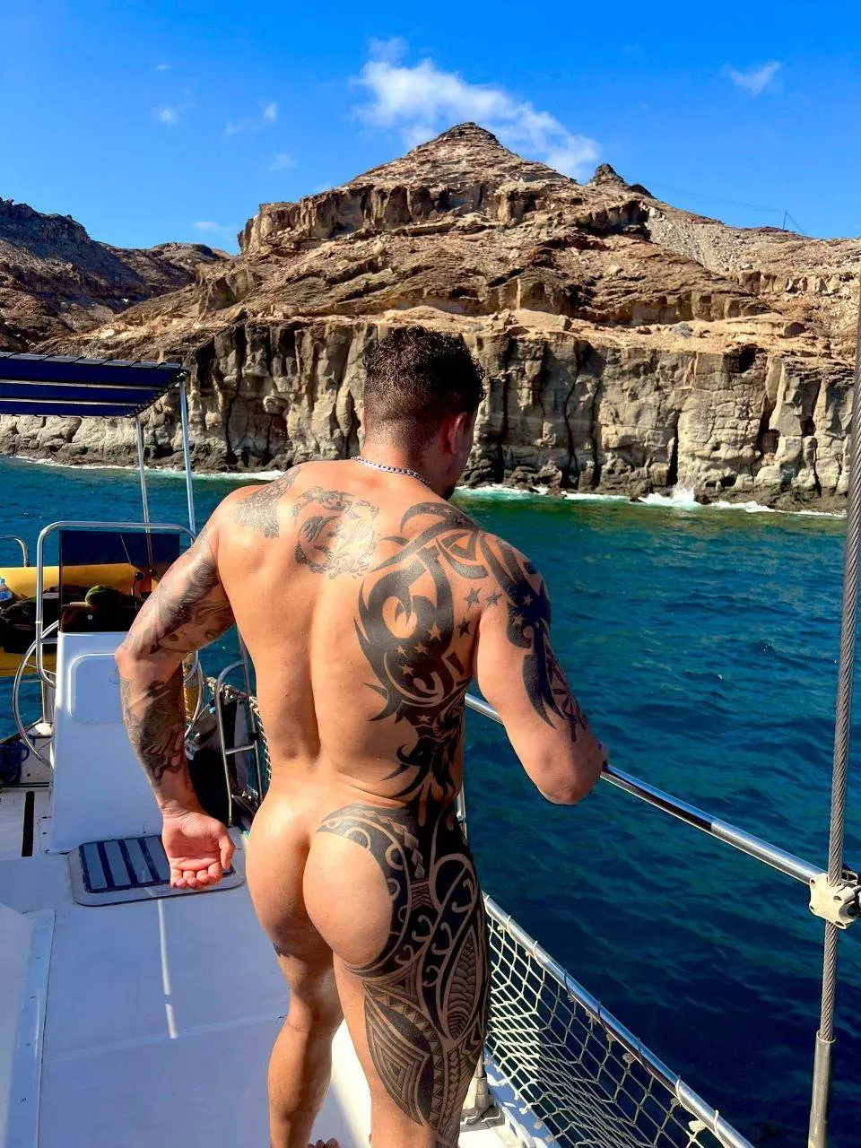 New post in my instagram tw. @freddysalvador03 follow me .