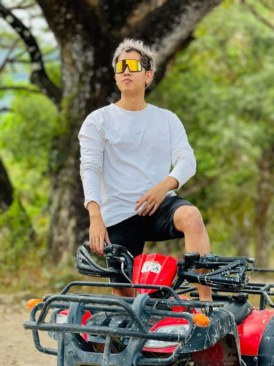 เจมส์ เดชาวัฒน์ รักษาศิลป์