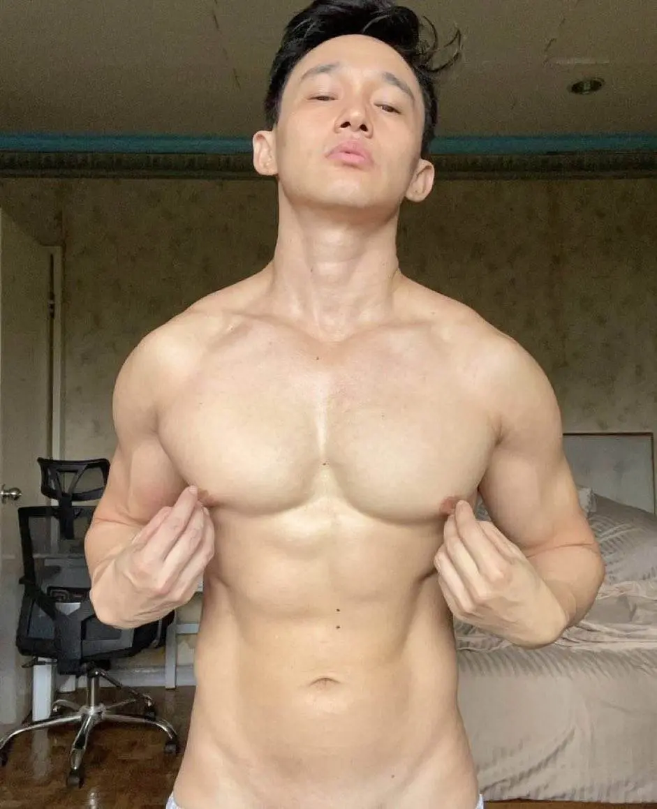 หุ่นเสียวมาก 😍 . instagram.com/gun_guntawid
