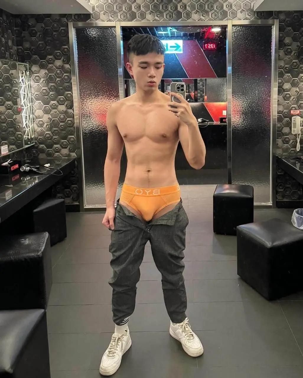 Sexy 33