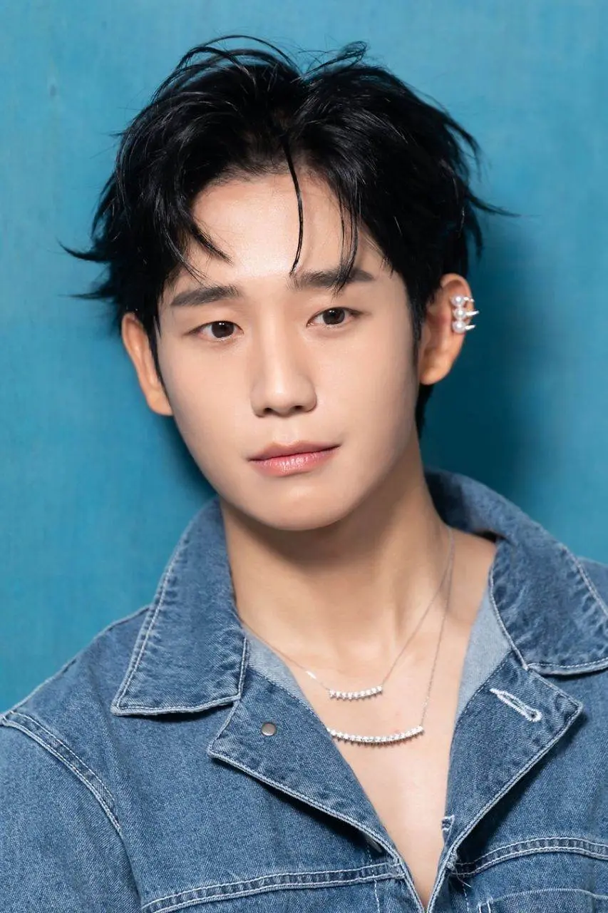 Jung Hae In @ Harper's BAZAAR Korea February 2024