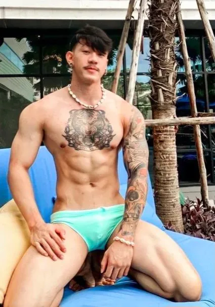 ลับหลัง