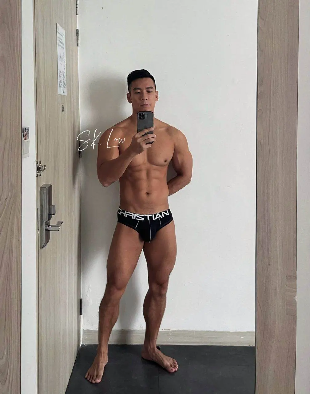 จะกี่ปี ก็ยังหล่อ.有練就拍 沒練也要拍 😄tw. @andrewchristian