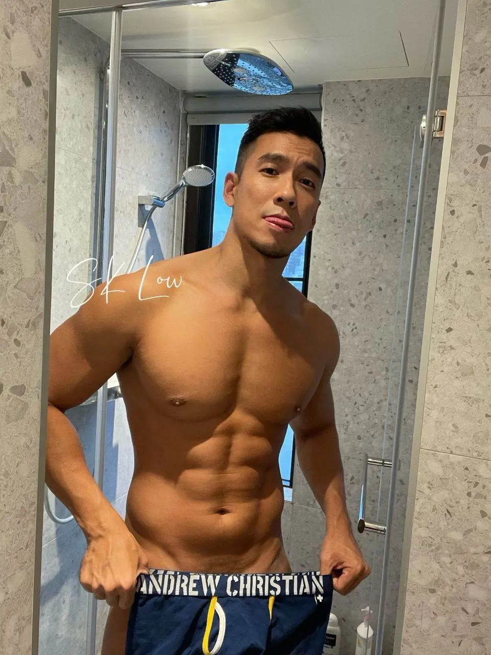 จะกี่ปี ก็ยังหล่อ.有練就拍 沒練也要拍 😄tw. @andrewchristian