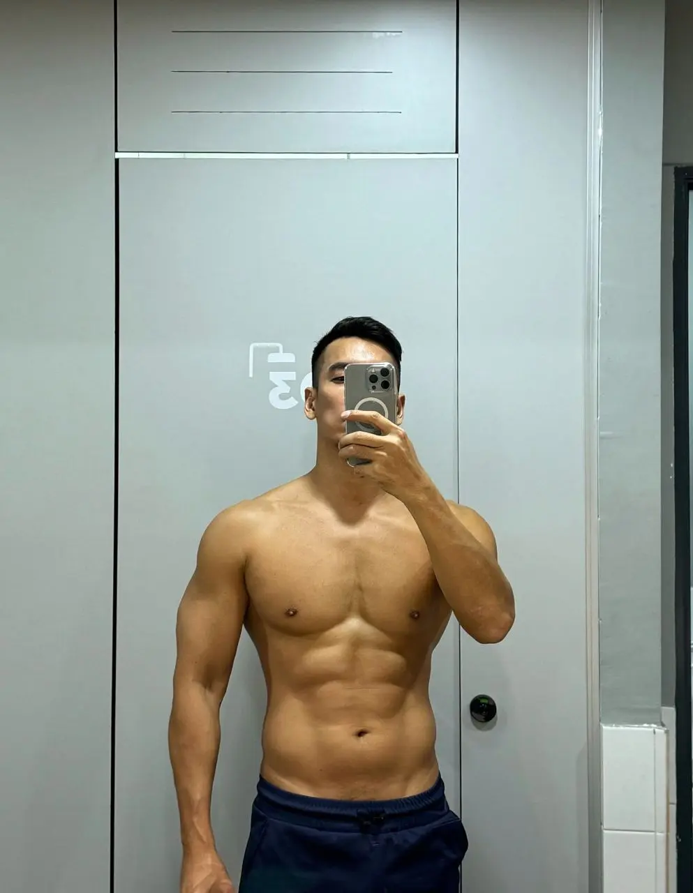จะกี่ปี ก็ยังหล่อ.有練就拍 沒練也要拍 😄tw. @andrewchristian