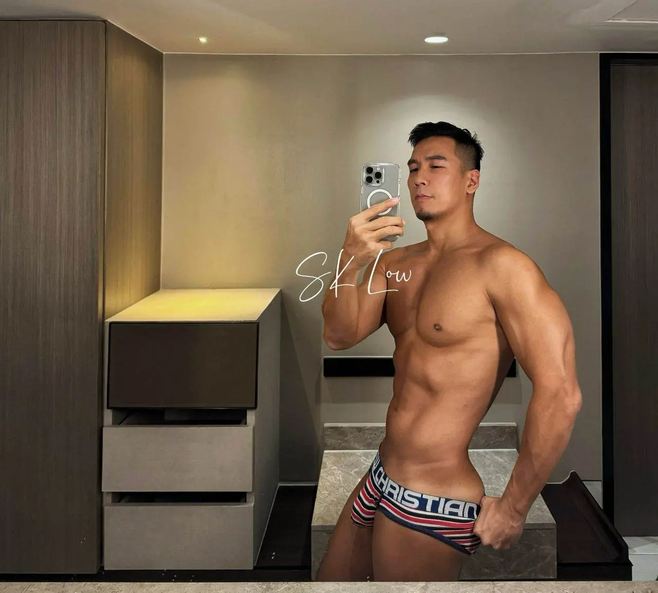 จะกี่ปี ก็ยังหล่อ.有練就拍 沒練也要拍 😄tw. @andrewchristian