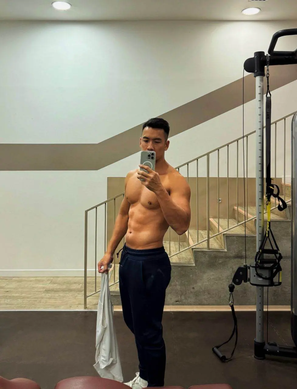 จะกี่ปี ก็ยังหล่อ.有練就拍 沒練也要拍 😄tw. @andrewchristian