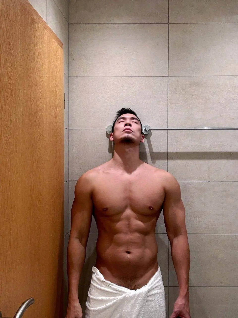 จะกี่ปี ก็ยังหล่อ.有練就拍 沒練也要拍 😄tw. @andrewchristian