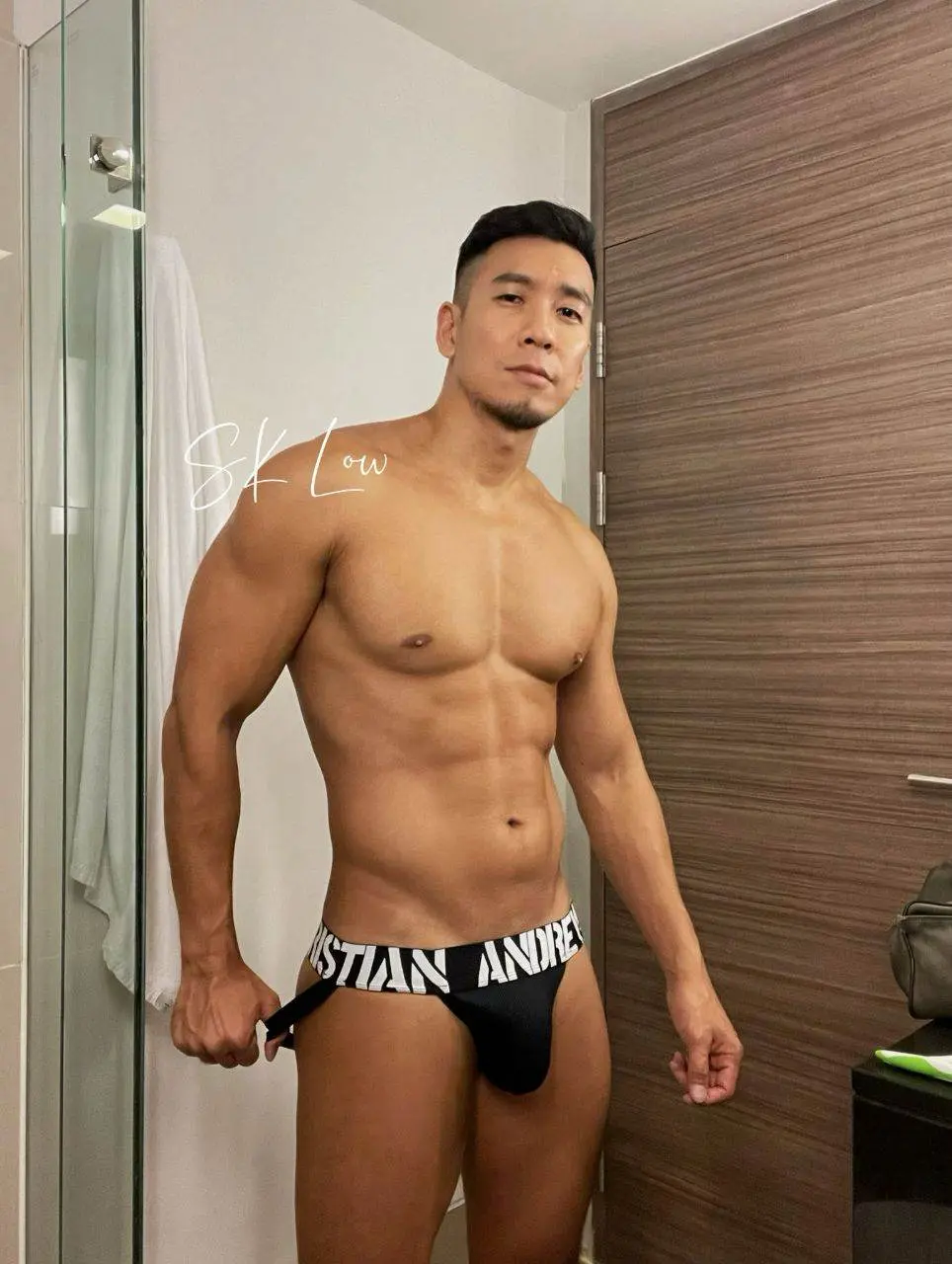 จะกี่ปี ก็ยังหล่อ.有練就拍 沒練也要拍 😄tw. @andrewchristian