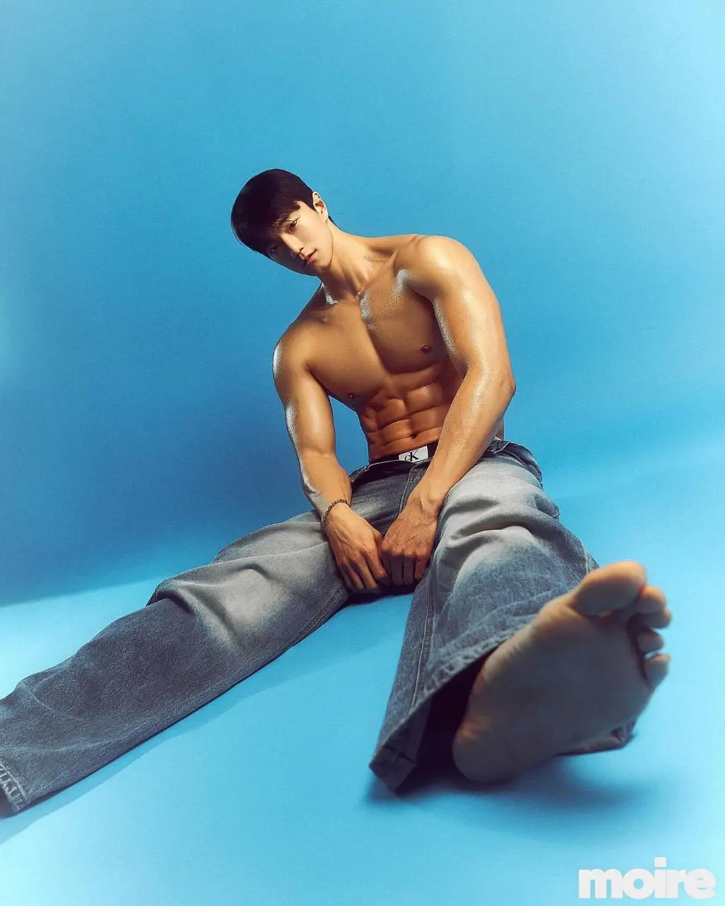 หนุ่มไทย Jeans Ashitawat
