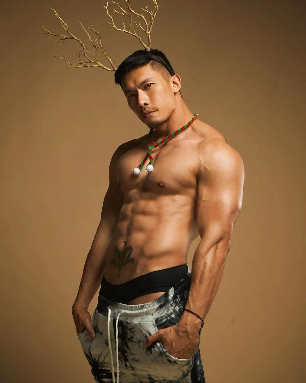 หนุ่มไทย Jeans Ashitawat