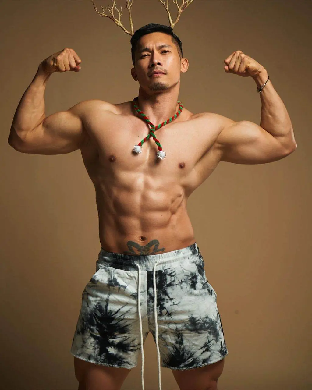 หนุ่มไทย Jeans Ashitawat