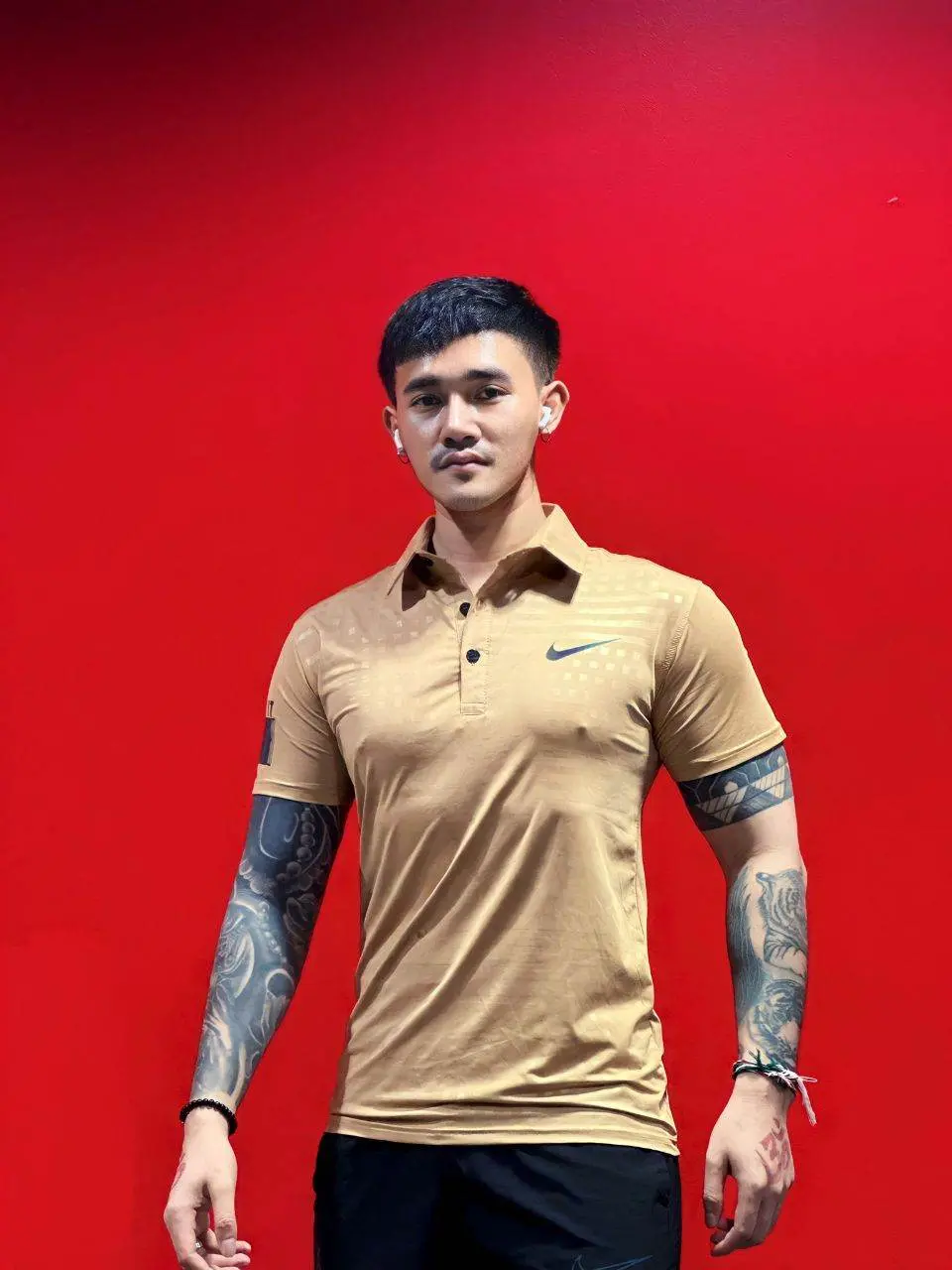 หนุ่มเทรนเนอร์มาไกล จาก สปปลาว.