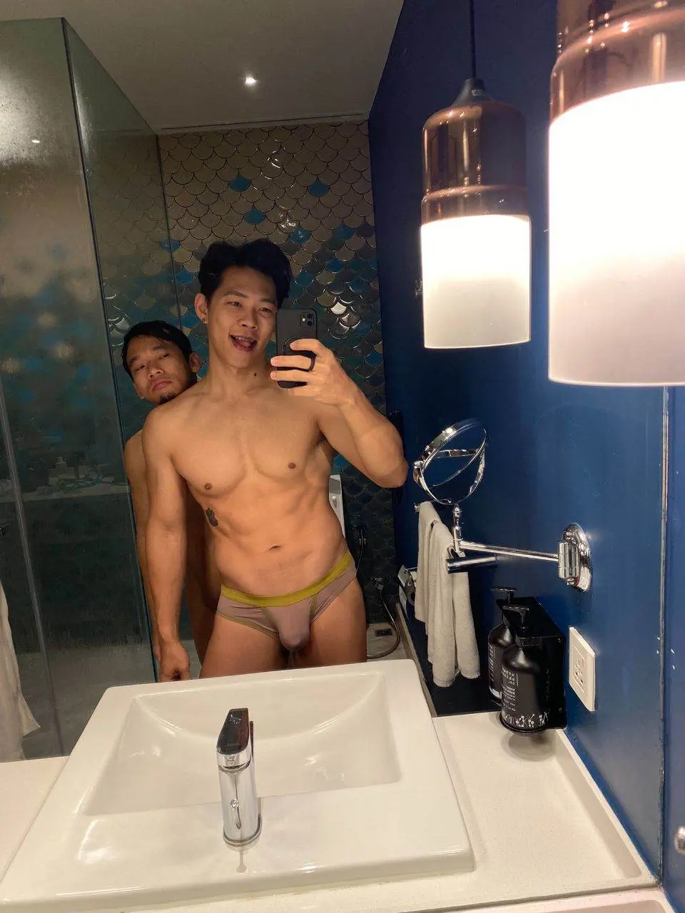 นายแบบ กายยวิพากษ์