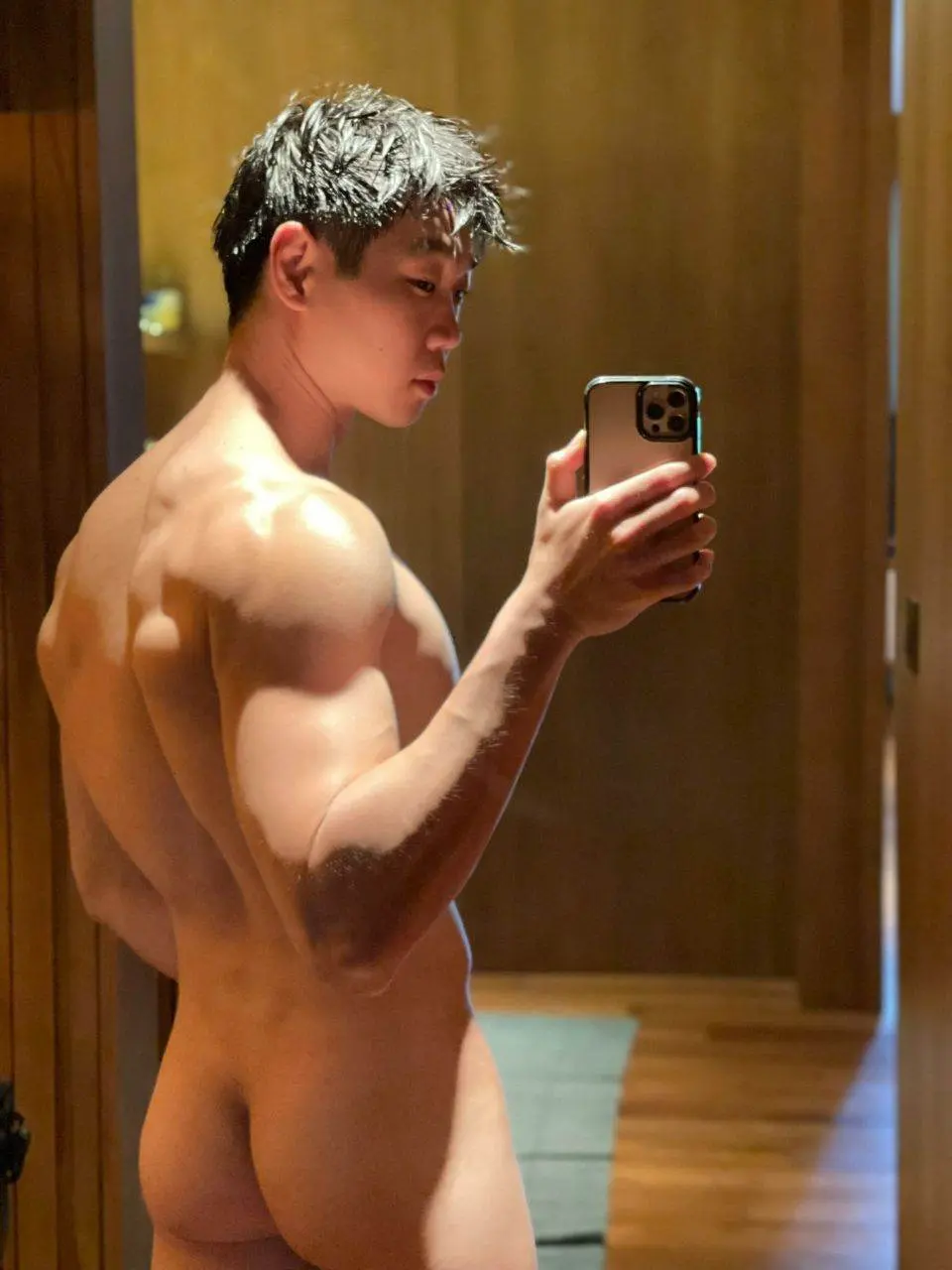 หนุ่มเกาหลี I&rsquo;ll show you more.