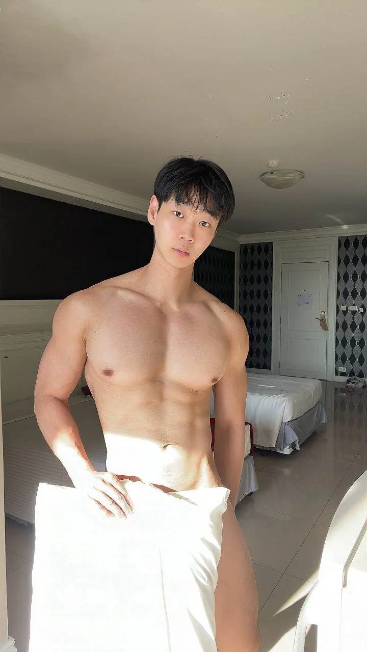 หนุ่มเกาหลี I&rsquo;ll show you more.