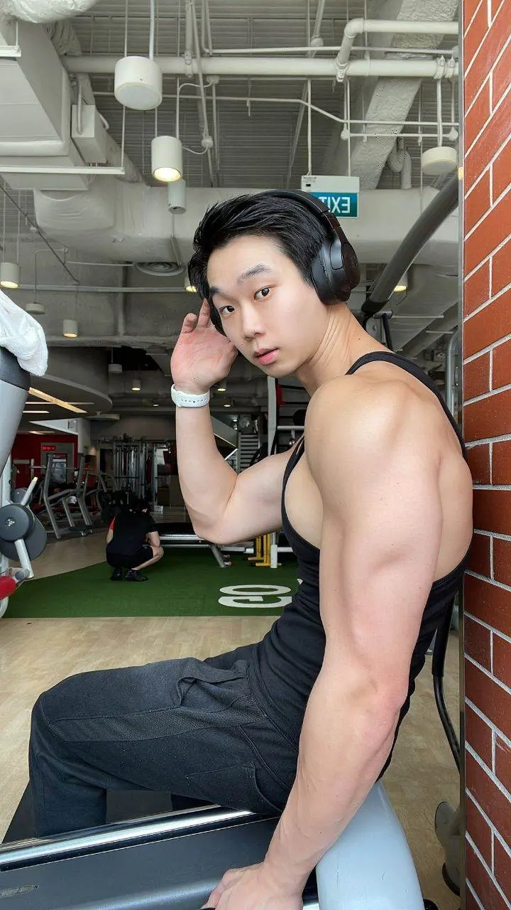 หนุ่มเกาหลี I&rsquo;ll show you more.