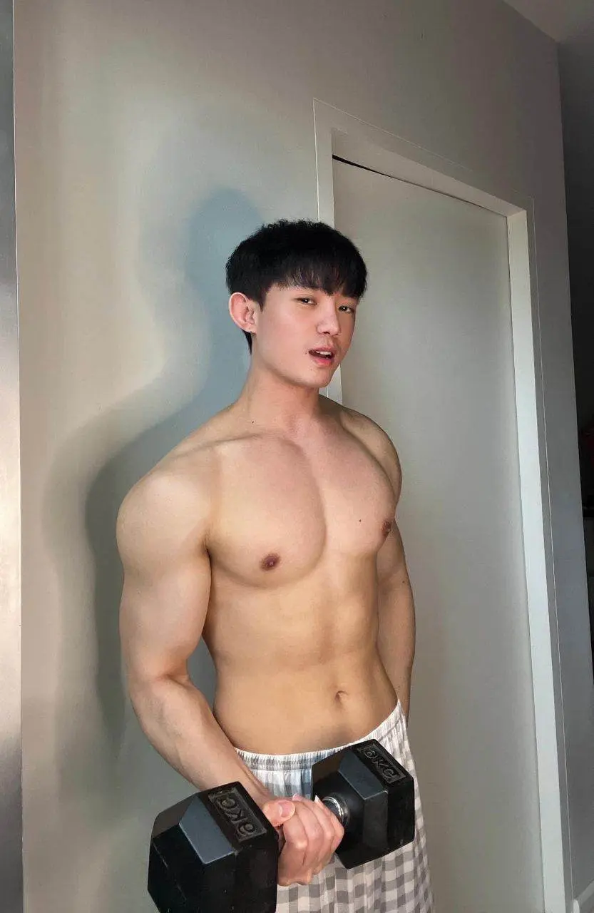 หนุ่มลูกครึ่งเวียดนาม