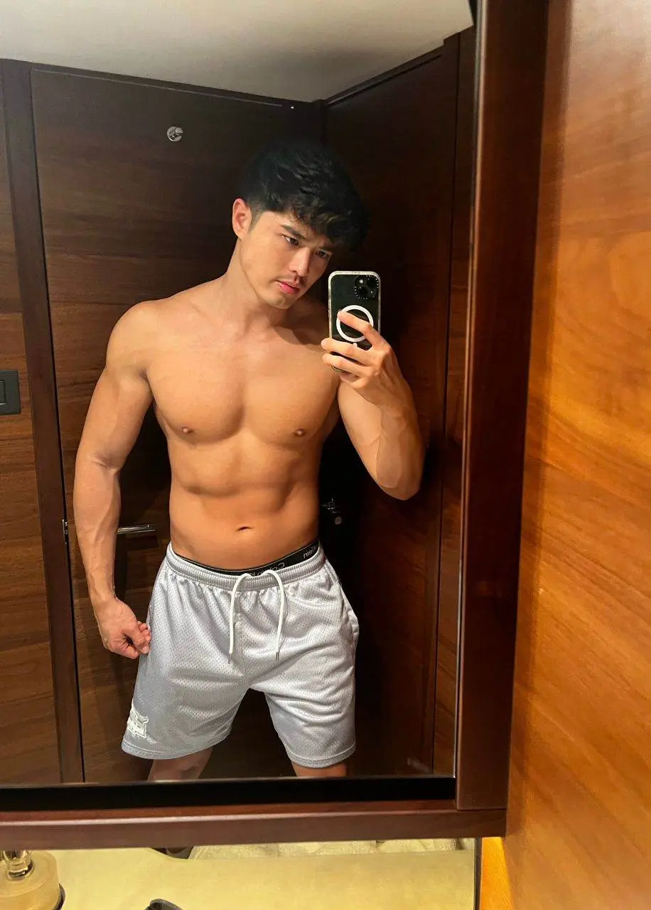 หนุ่มหล่อลูกครึ่ง จีน+อังกฤษ.พระเอก หนังxxx รุกขั้นเทพแบบฟินตาม.