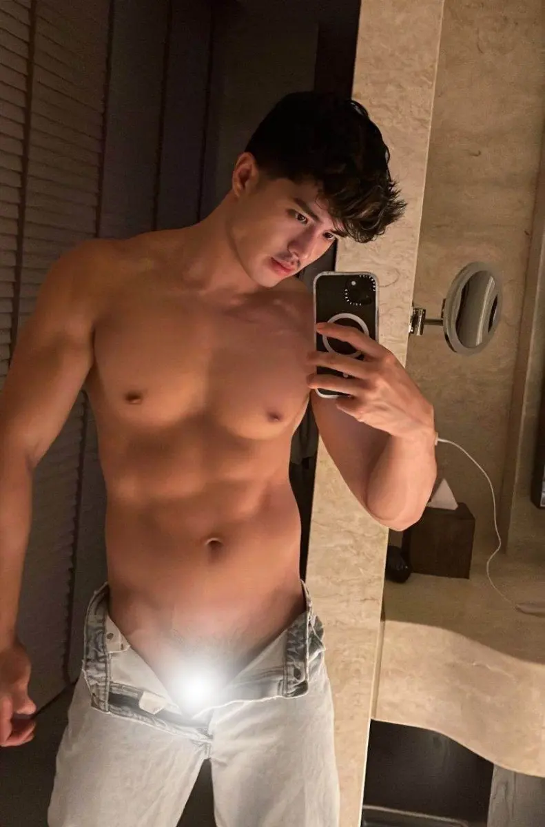 หนุ่มหล่อลูกครึ่ง จีน+อังกฤษ.พระเอก หนังxxx รุกขั้นเทพแบบฟินตาม.