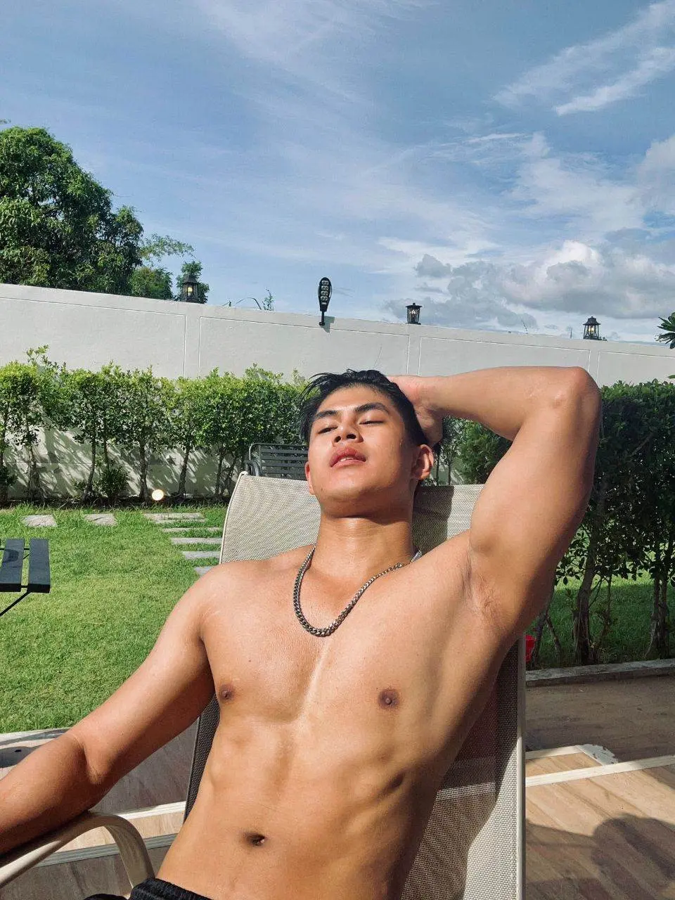ถ้าเราหื่นเธอจะยื่นมือมาช่วยเราไหม
