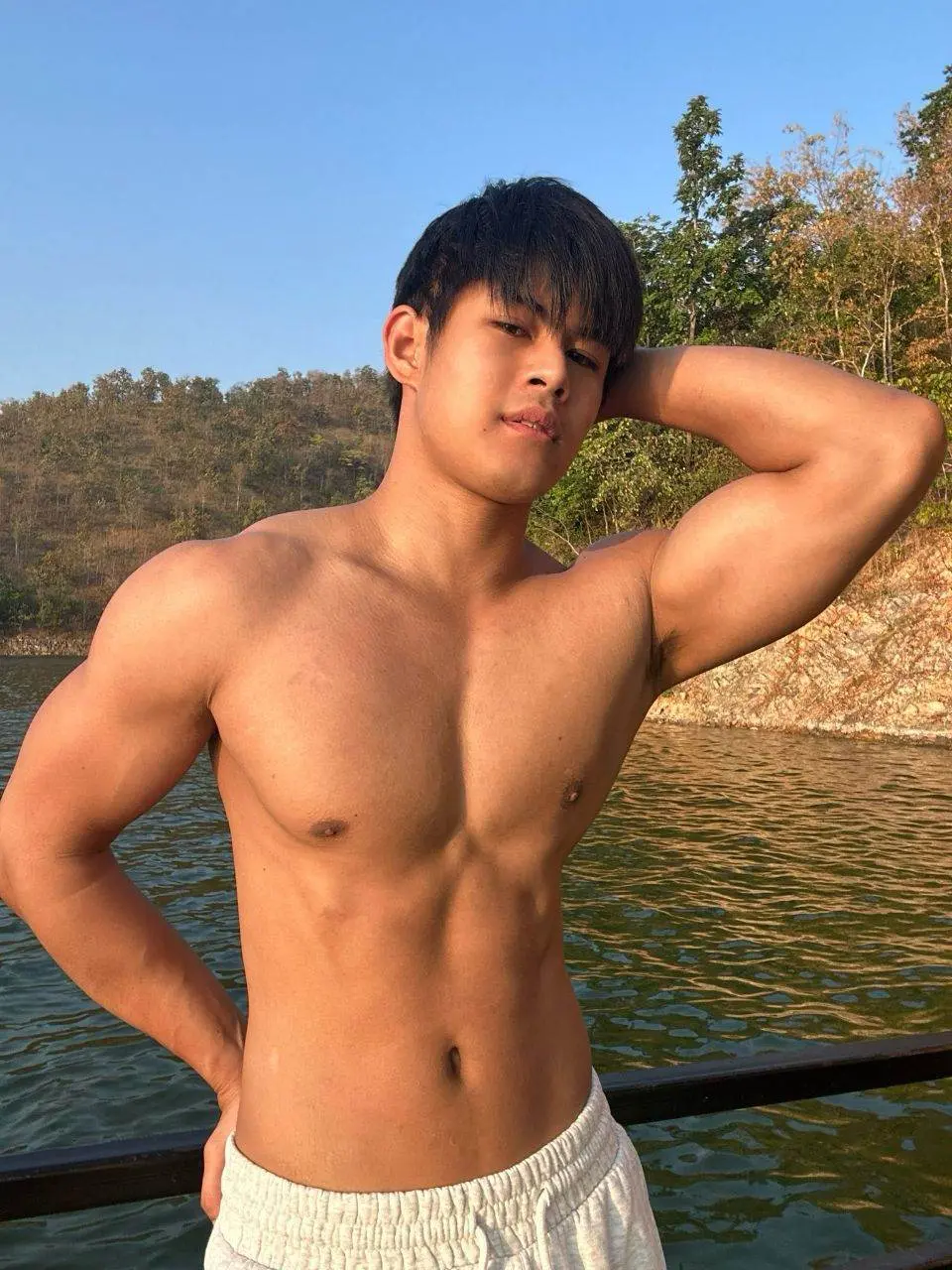 ถ้าเราหื่นเธอจะยื่นมือมาช่วยเราไหม