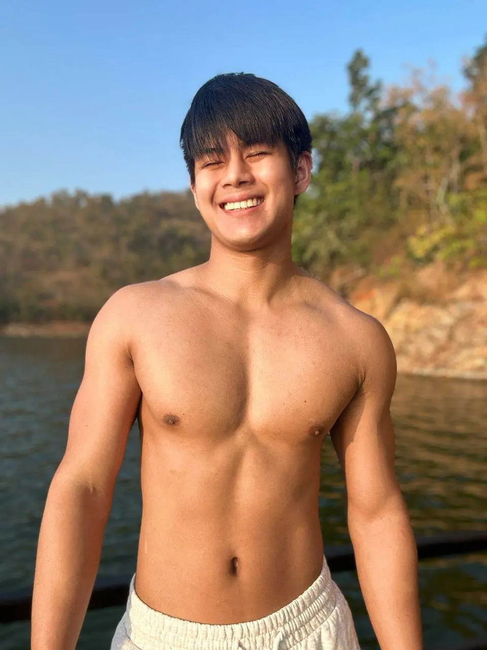 ถ้าเราหื่นเธอจะยื่นมือมาช่วยเราไหม