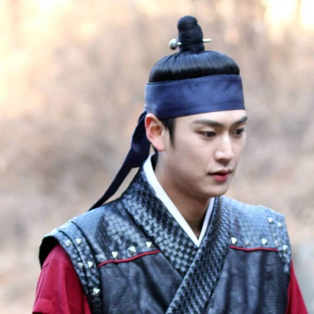 นาอินอู หนุ่มฮอตแห่งปี สุดโด่งดัง