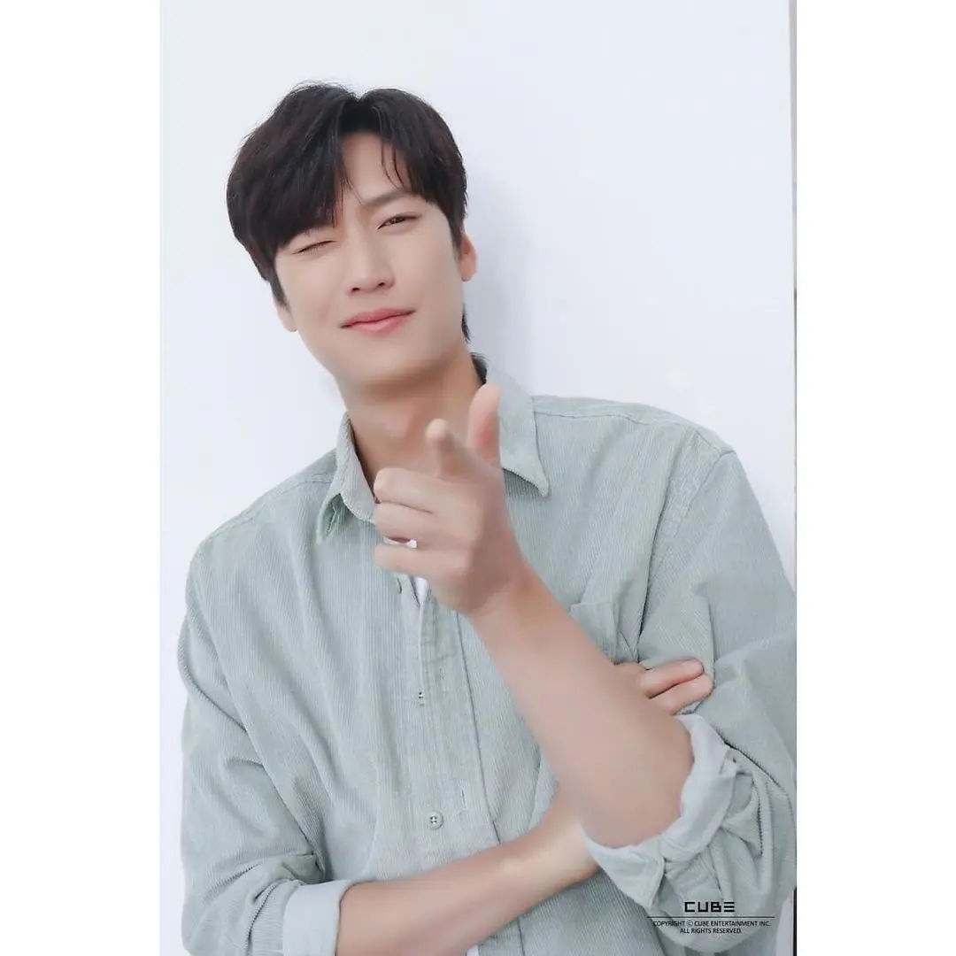 นาอินอู หนุ่มฮอตแห่งปี สุดโด่งดัง