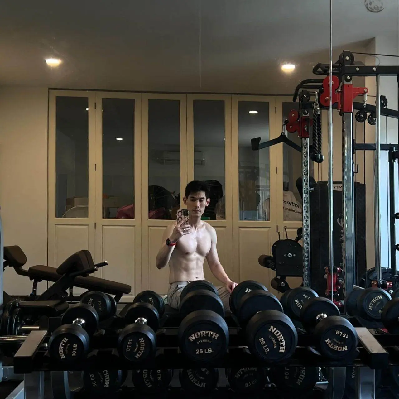 ดาราพาเพลิน