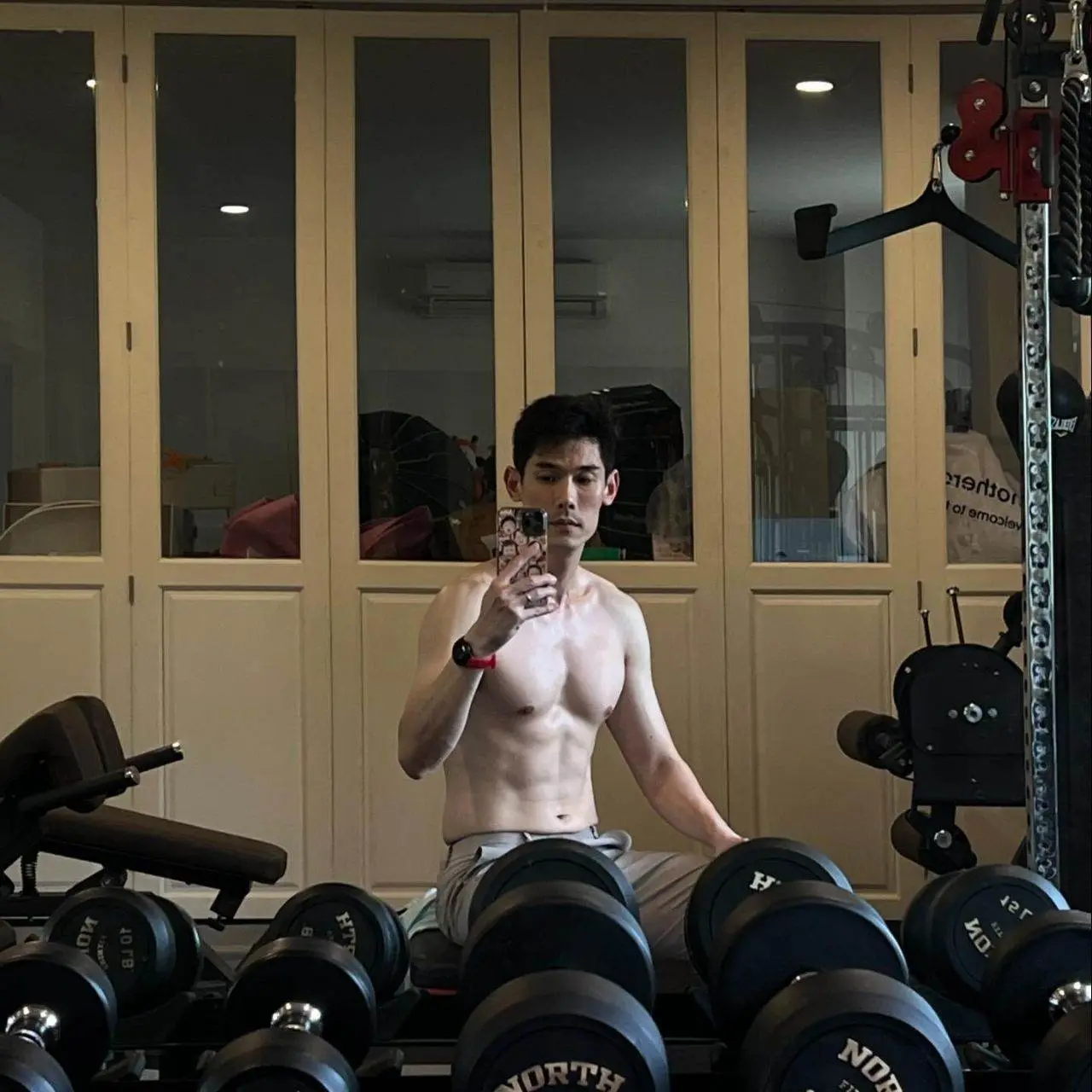 ดาราพาเพลิน