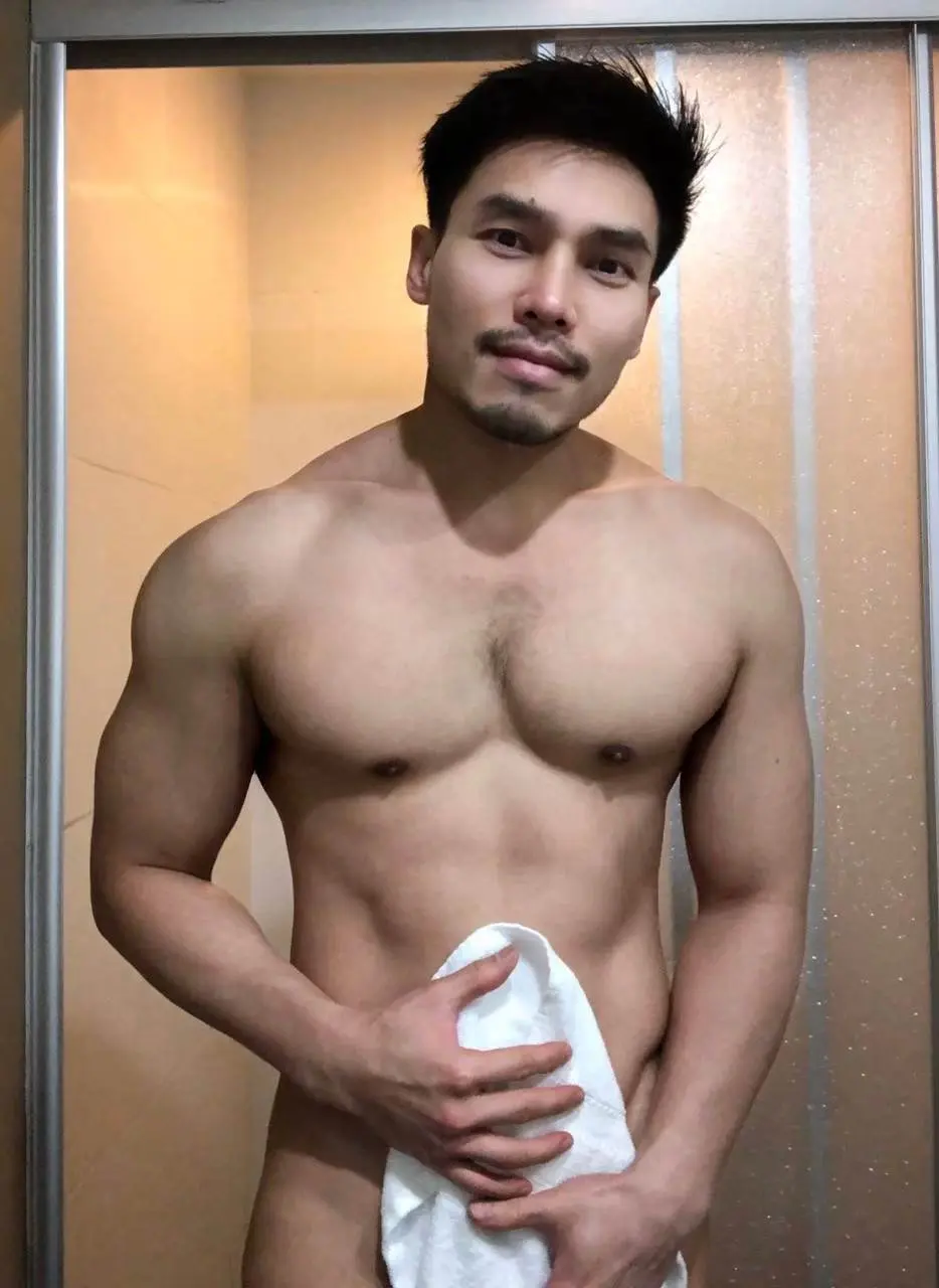 คนเดียวกลางทะเล.