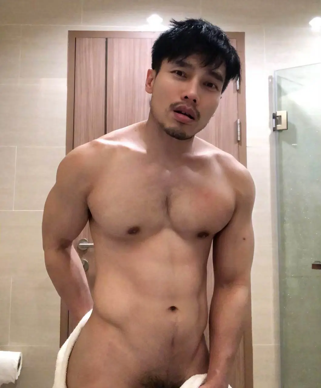คนเดียวกลางทะเล.