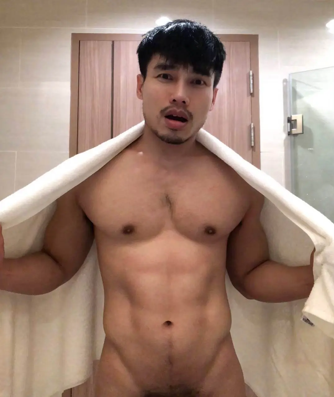 คนเดียวกลางทะเล.