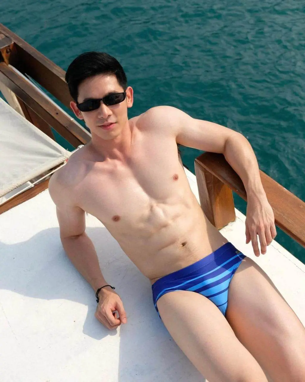 ถอดโชว์เรือนร่าง 2879