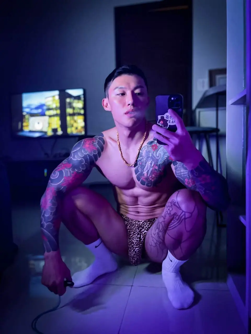 อยู่บ้านเดทกับหญิง มาไทยรับบทเป็น gay.รุก.
