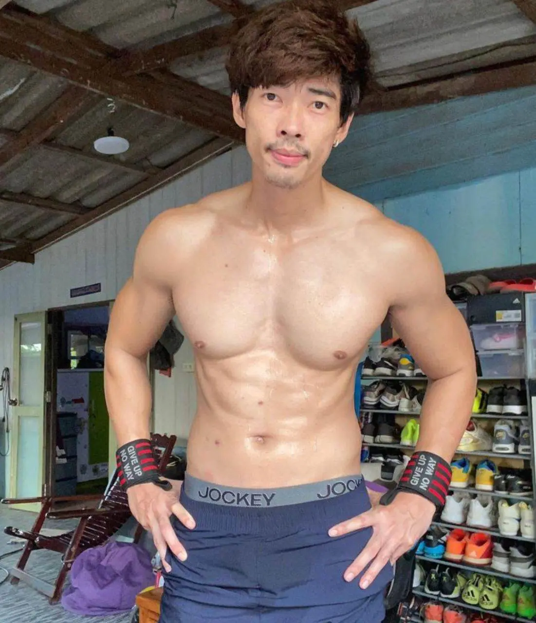เกือบได้เป็นพระเอกช่อง 3. แต่ดันมาเป็นนายแบบ ( พี่แจ็ค  )