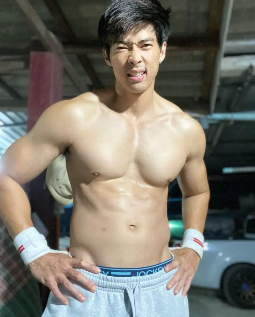 เกือบได้เป็นพระเอกช่อง 3. แต่ดันมาเป็นนายแบบ ( พี่แจ็ค  )