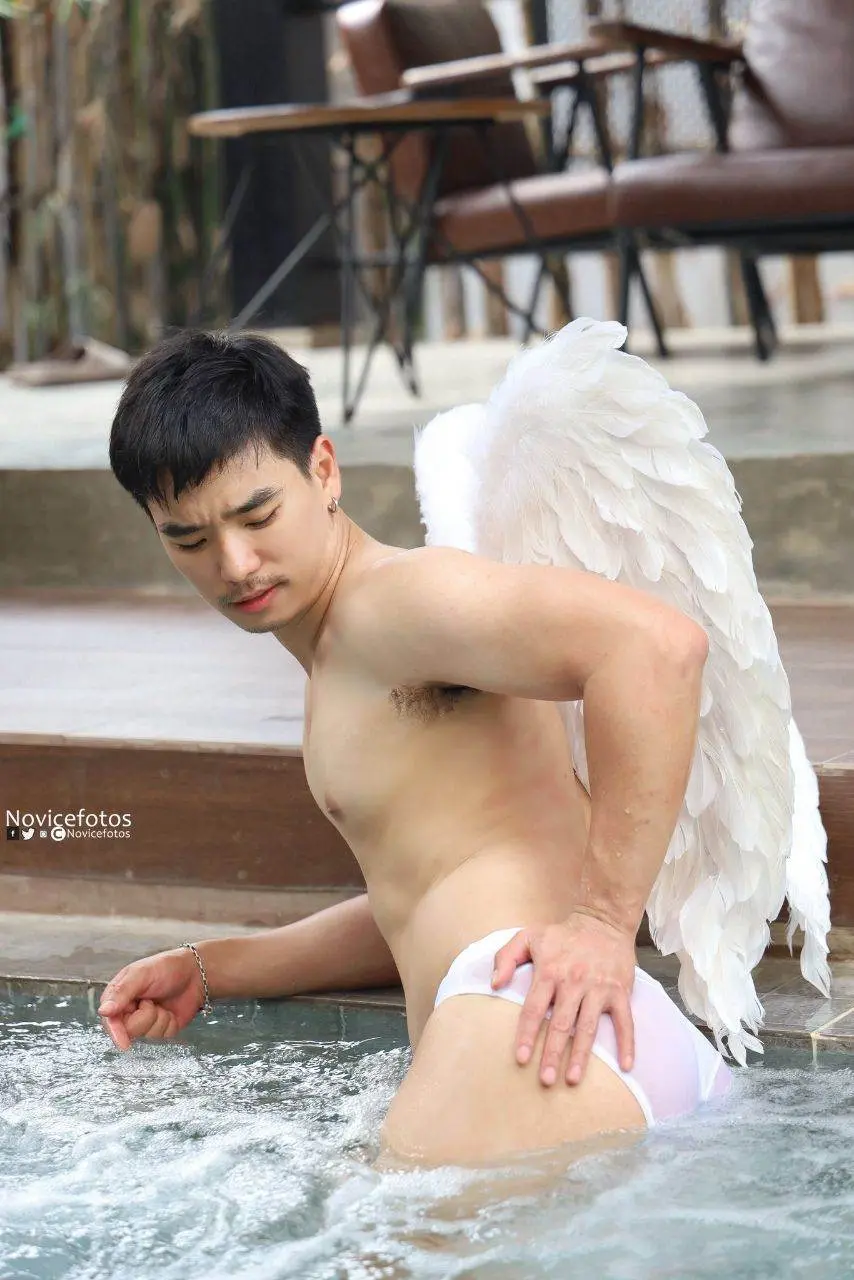 หนุ่มไทย ฟิวกามเทพ ปีกสีขาว