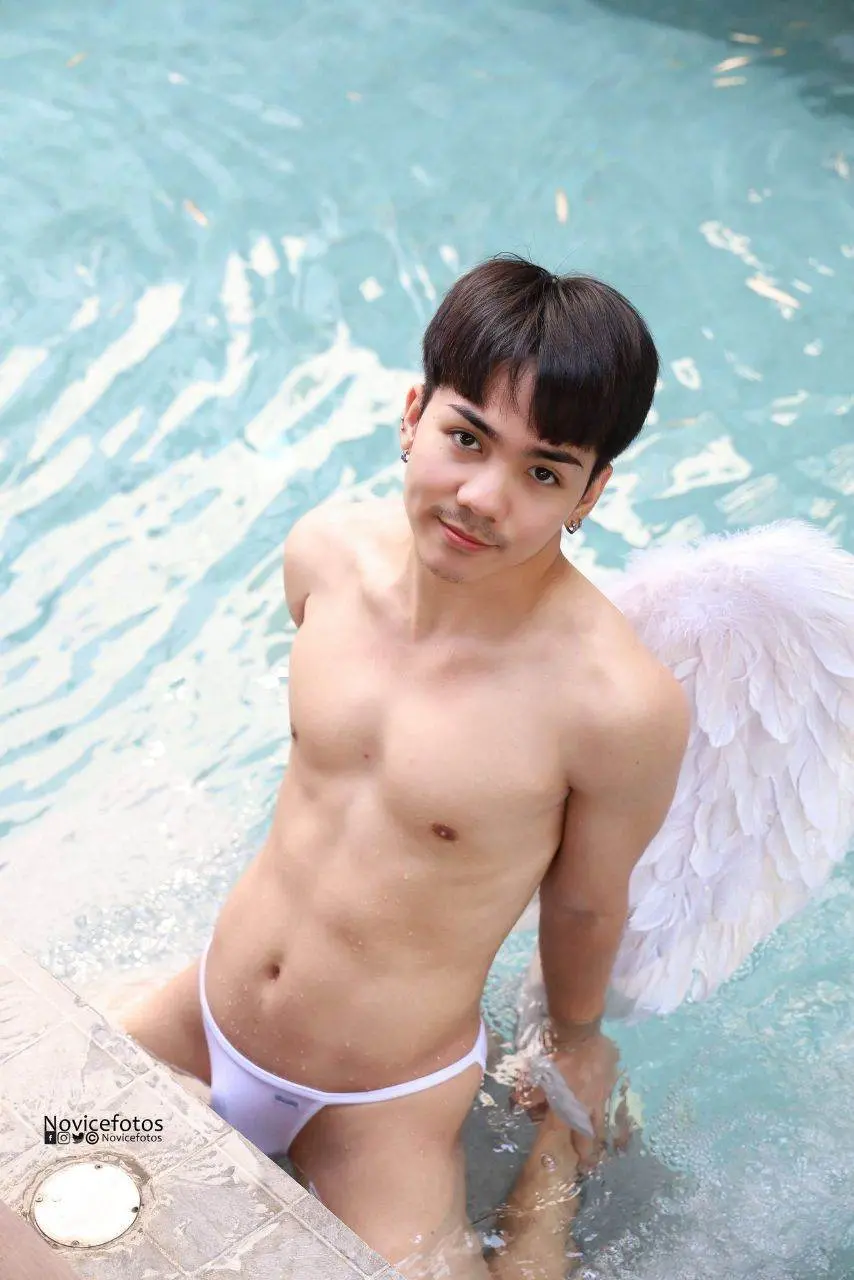 หนุ่มไทย ฟิวกามเทพ ปีกสีขาว