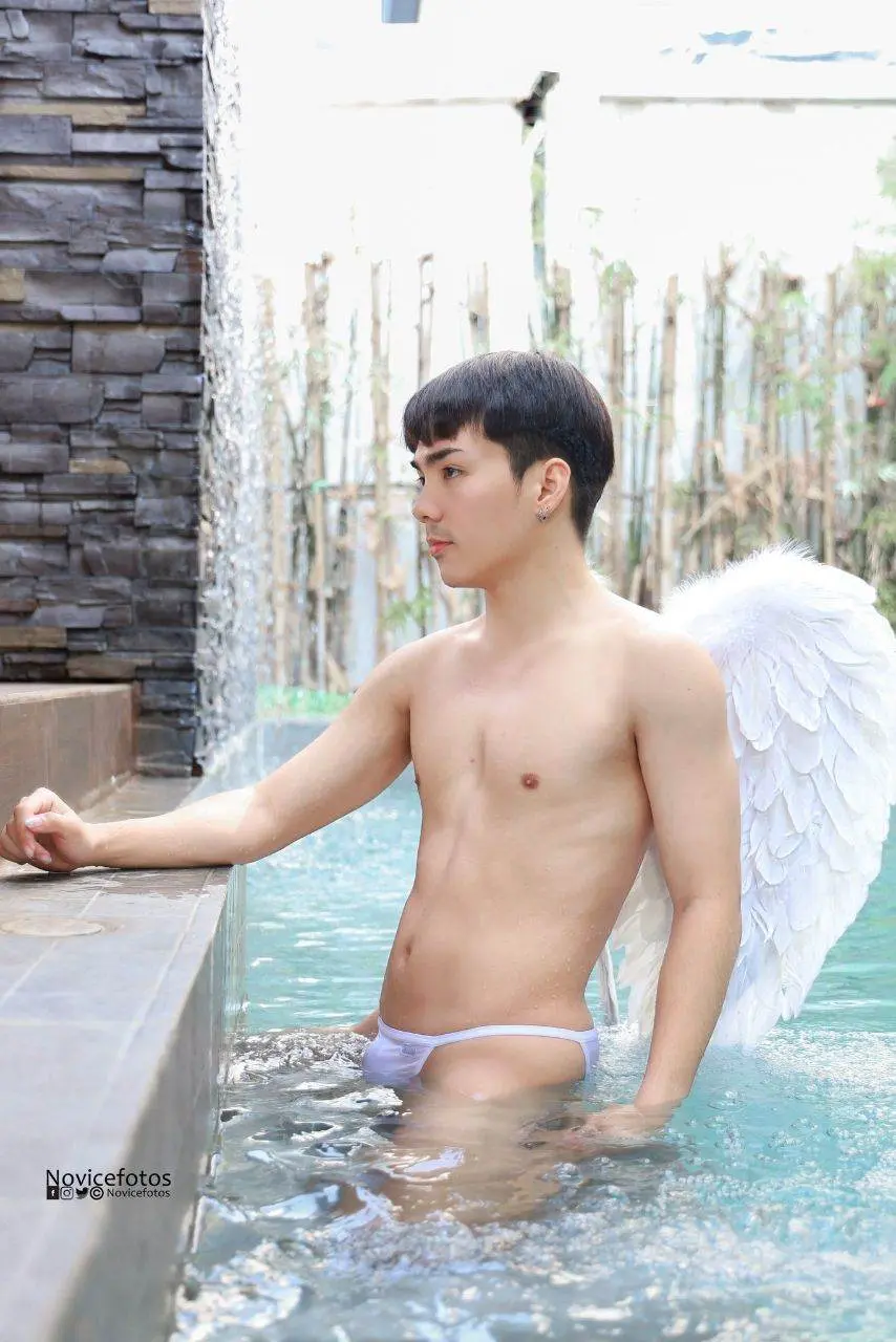 หนุ่มไทย ฟิวกามเทพ ปีกสีขาว